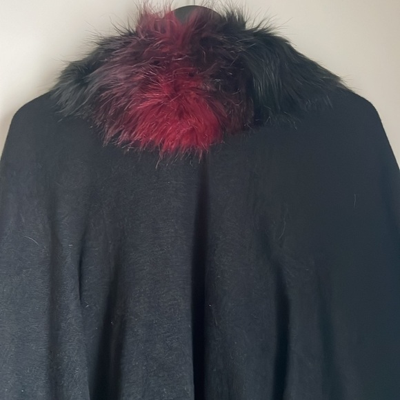 Mosnova Faux Fur Cape Coat - One Size - Picture 7 of 9